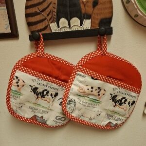 Red and White Farmhouse Pot Holders